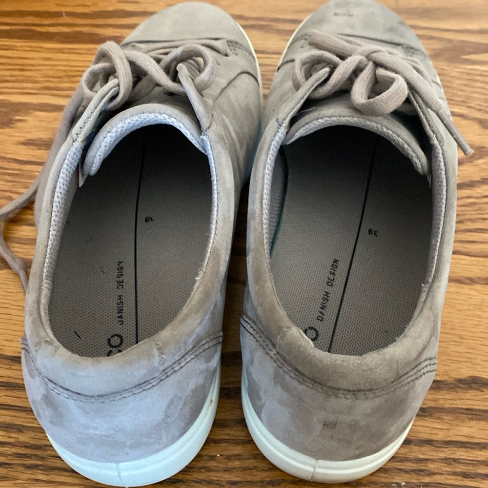 ECCO suede tie up shoes .  Very comfortable and like new